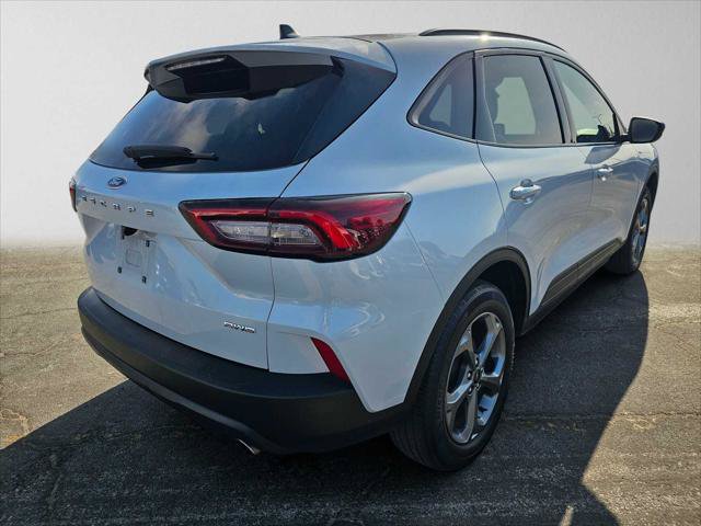 Used 2025 Ford Escape ST-Line Select AWD/4WD image 3