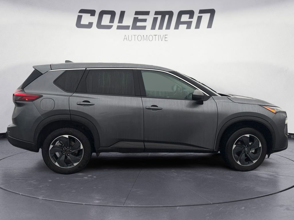 Used 2024 Nissan Rogue SV image 6