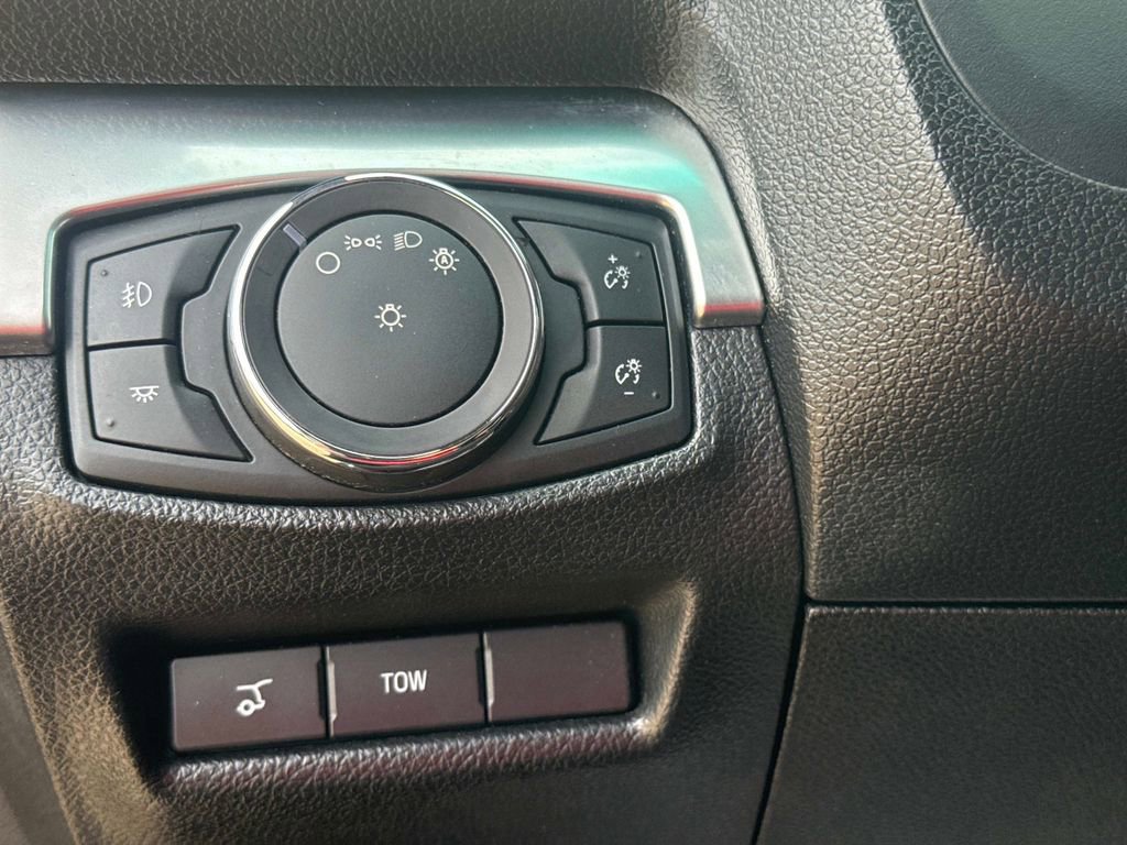 Used 2017 Ford Explorer Limited w/ Equipment Group 301A FWD image 27
