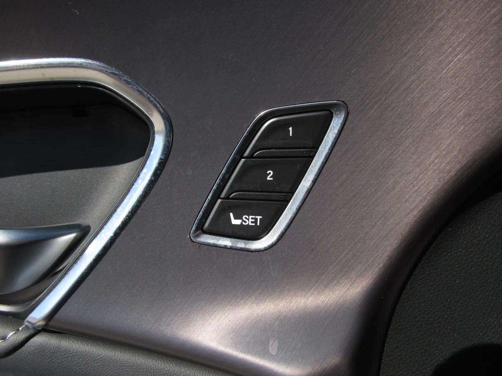 Used 2025 Acura RDX SH-AWD image 26