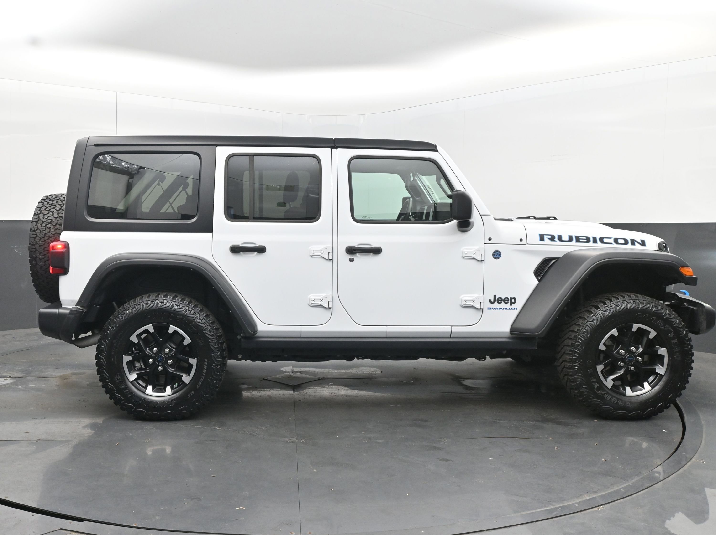 Used 2024 Jeep Wrangler Unlimited Rubicon 4xe image 10