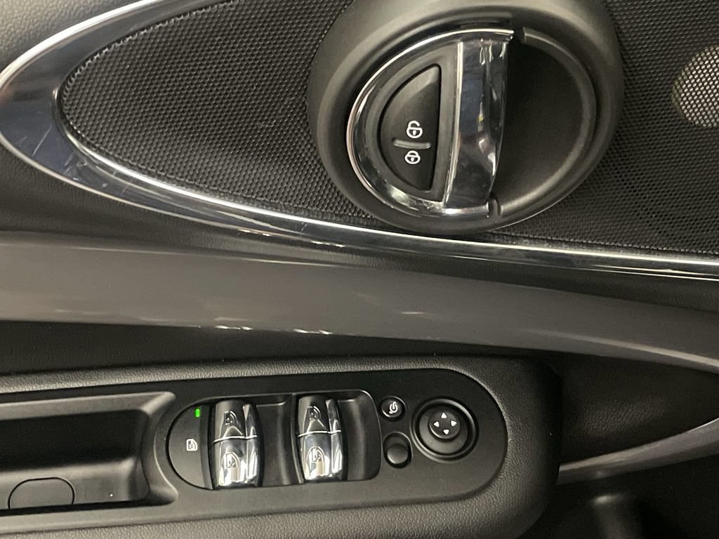 Used 2016 MINI Cooper Clubman S FWD image 16