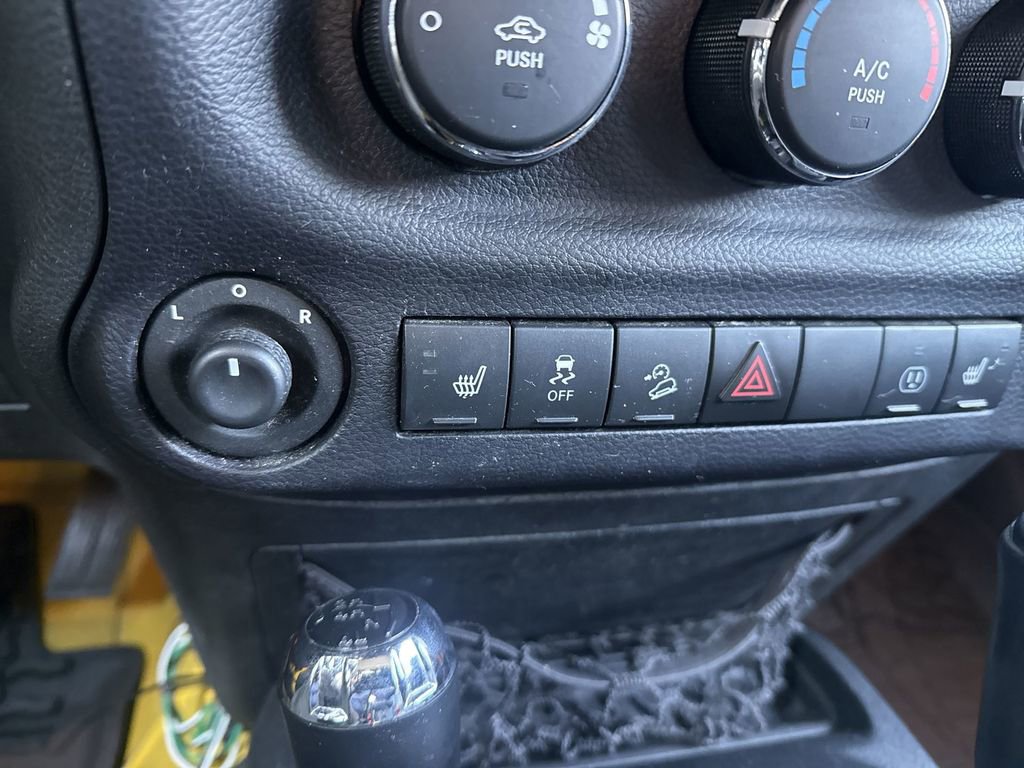 Used 2015 Jeep Wrangler Unlimited Sahara image 26