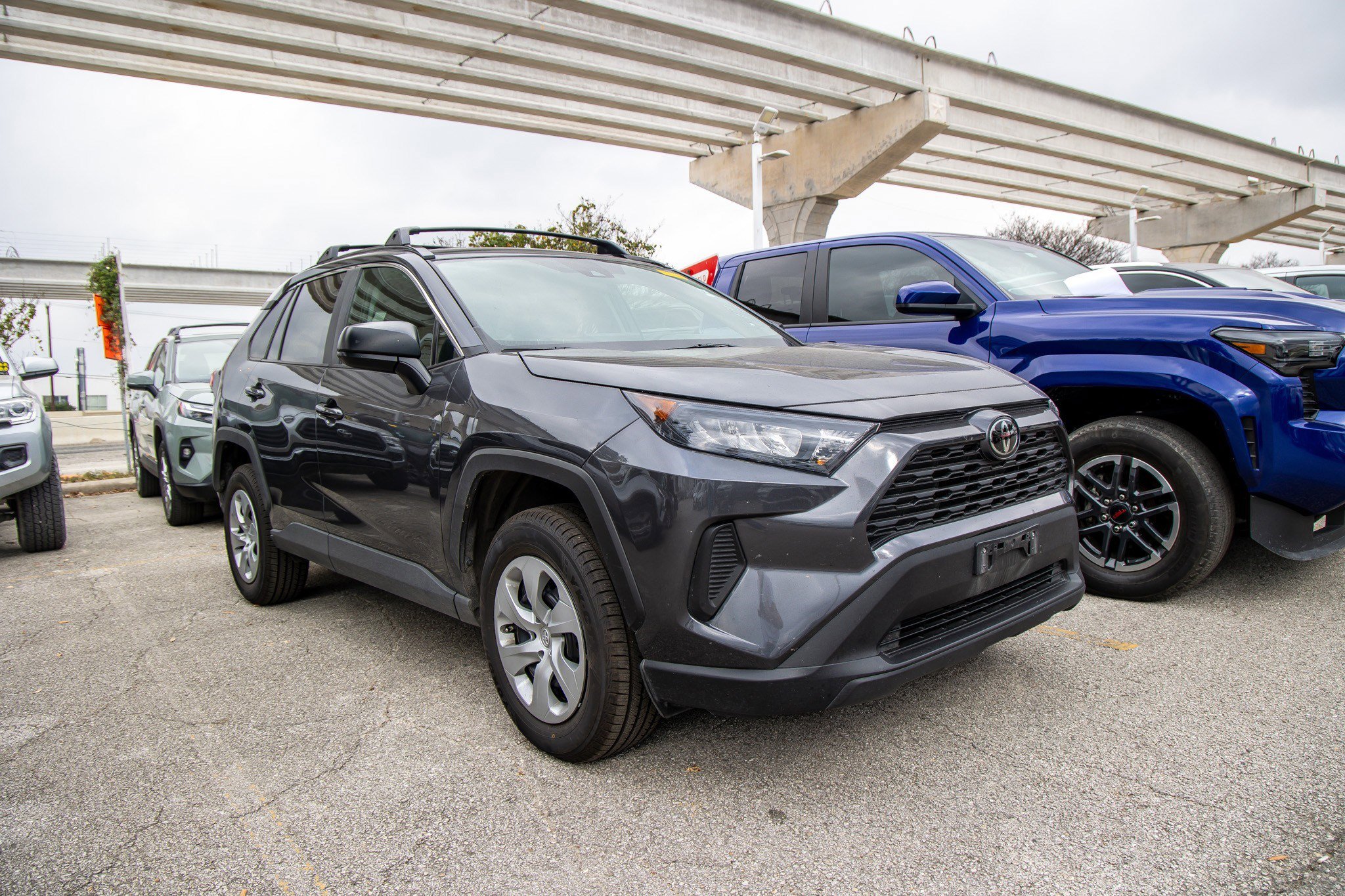 Used 2020 Toyota RAV4 LE image 6