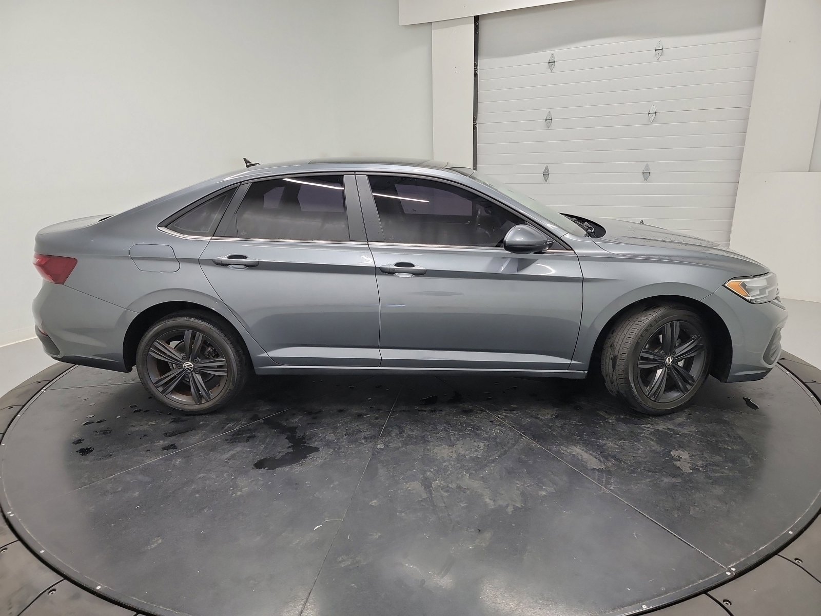 Used 2024 Volkswagen Jetta SE FWD image 11