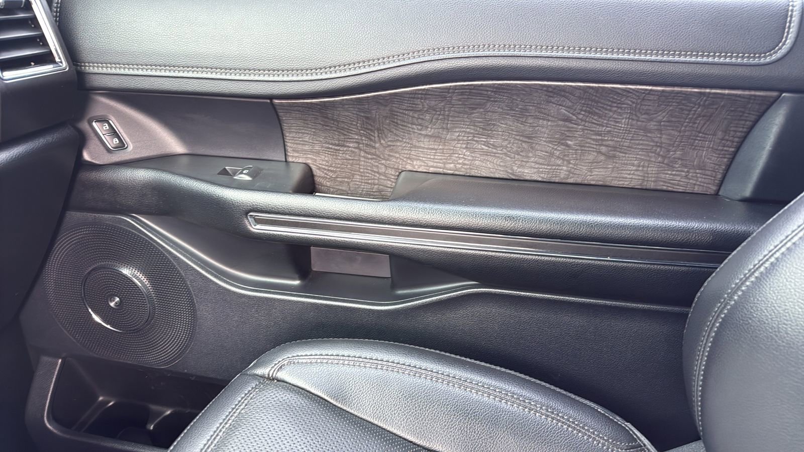 Certified 2021 Ford Expedition Limited RWD image 23