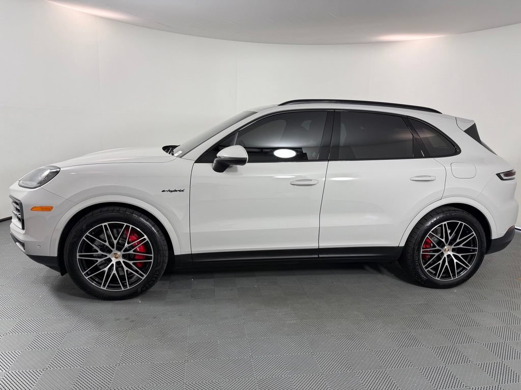 Certified 2025 Porsche Cayenne S AWD/4WD image 2