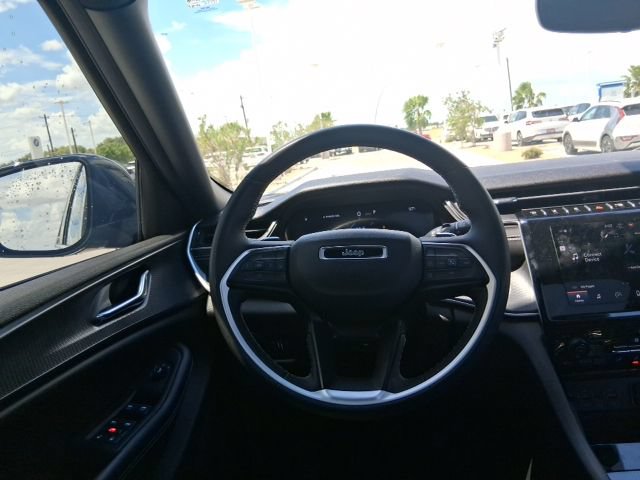 Used 2024 Jeep Grand Cherokee L Altitude AWD/4WD image 9