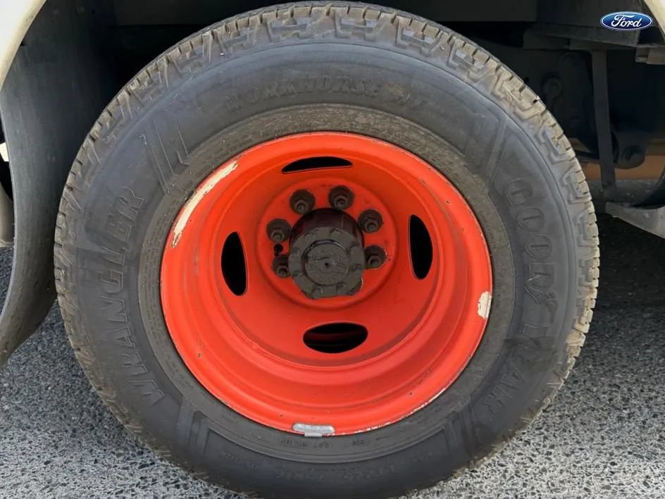 Used 2015 Ford E-350 and Econoline 350 Super Duty RWD image 5