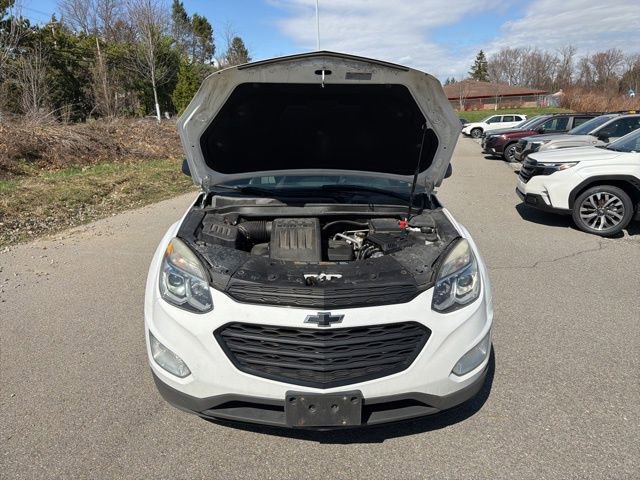 Used 2017 Chevrolet Equinox LT image 3