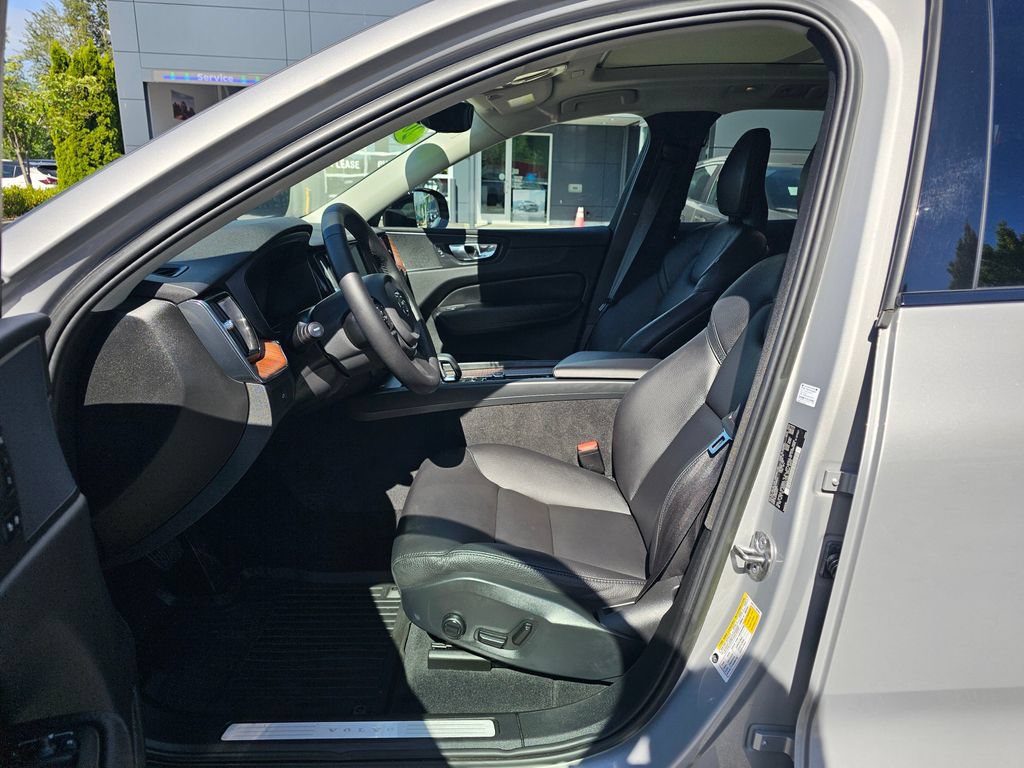 Used 2023 Volvo XC60 B5 Plus w/ Climate Package AWD/4WD image 17