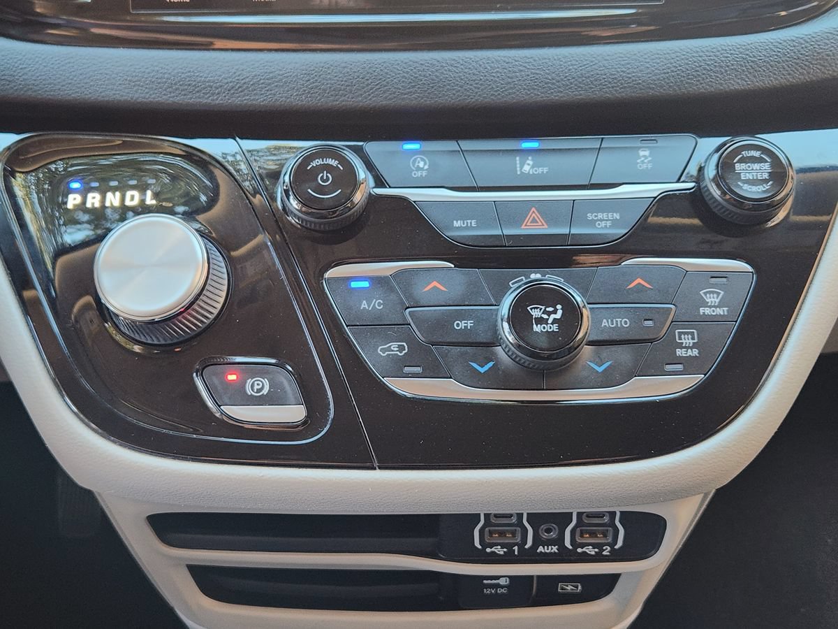 Used 2022 Chrysler Pacifica Touring-L FWD image 38