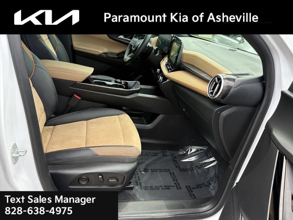 Used 2025 Chevrolet Equinox ACTIV w/ Convenience Package III AWD/4WD image 19