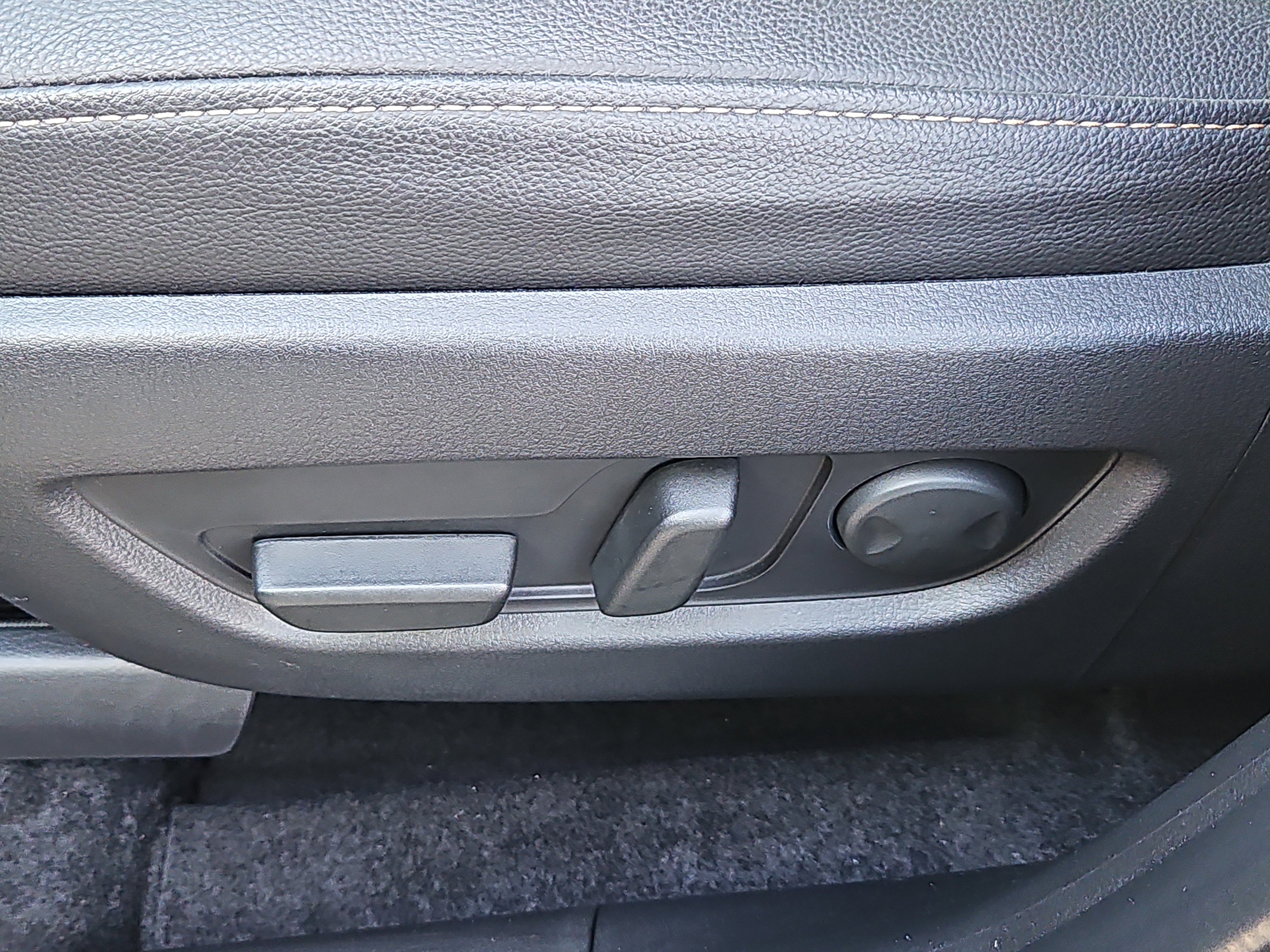 Certified 2025 MAZDA CX-70 3.3 Turbo w/ Premium Package image 16