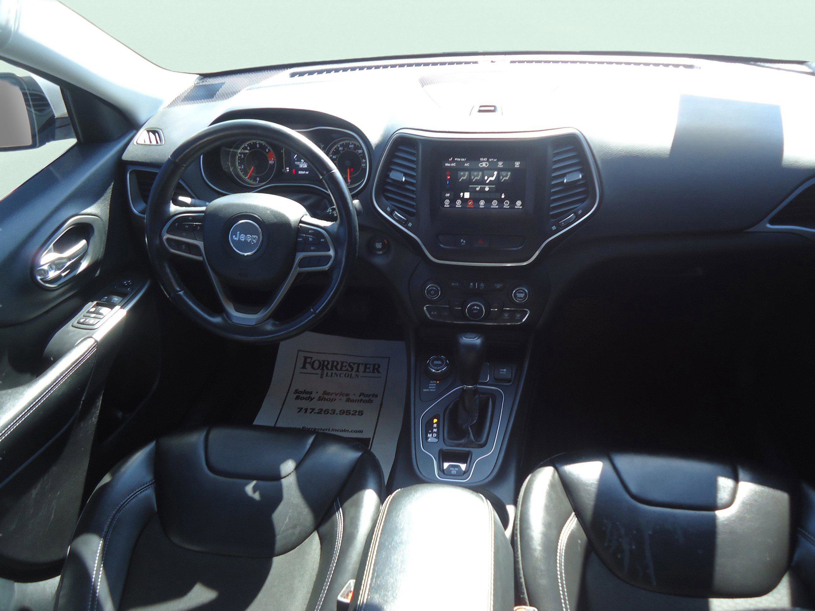 Used 2020 Jeep Cherokee Latitude Plus w/ Cold Weather Group image 11