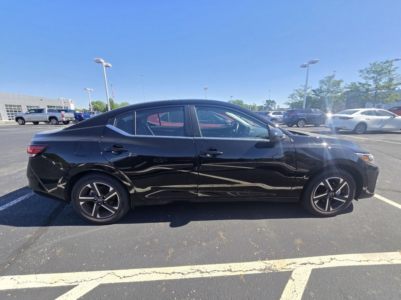 Used 2025 Nissan Sentra SV FWD image 8