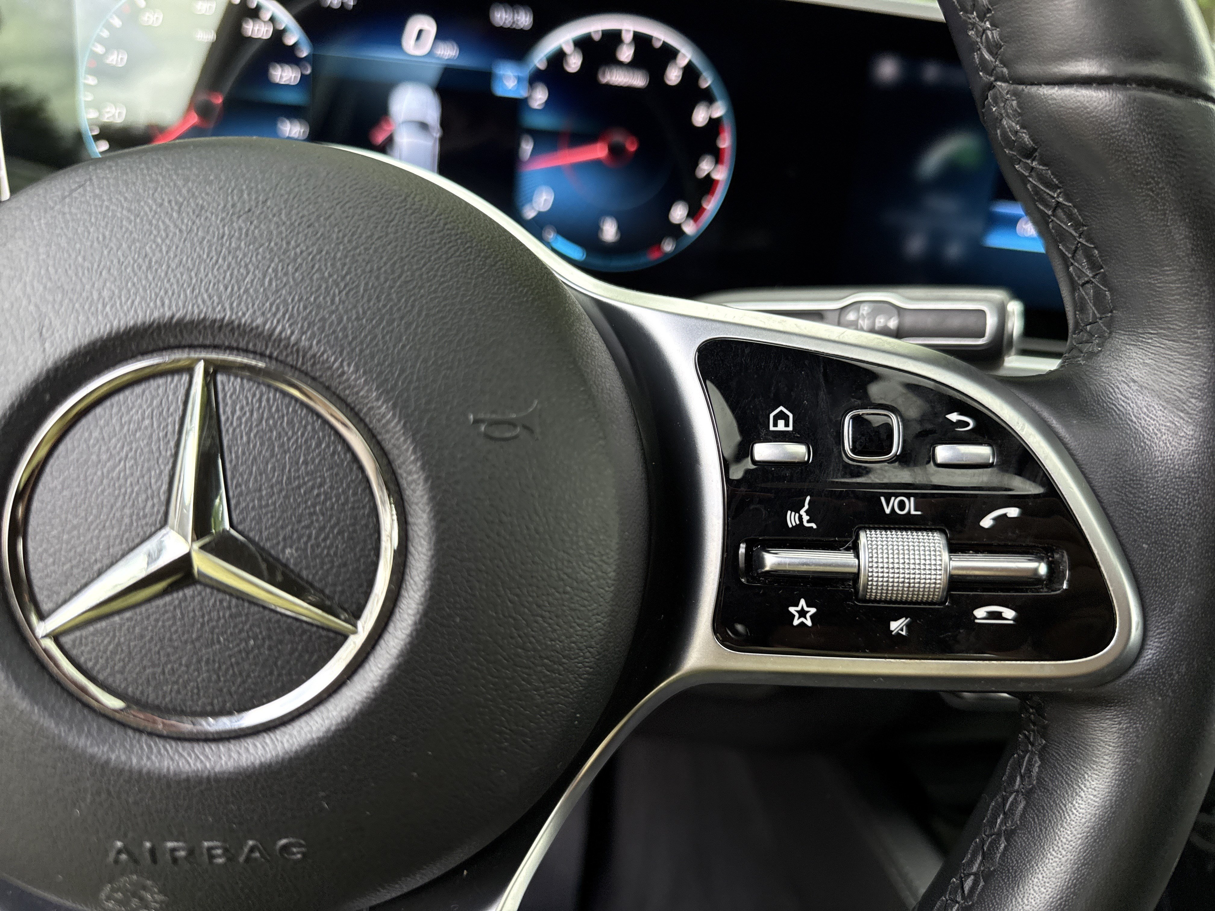 Used 2022 Mercedes-Benz GLE 350 4MATIC w/ Premium Package image 25