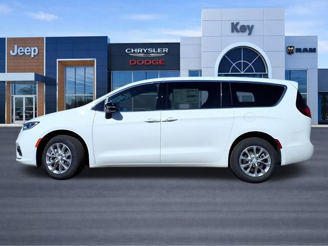 New 2026 Chrysler Pacifica Select AWD/4WD image 3