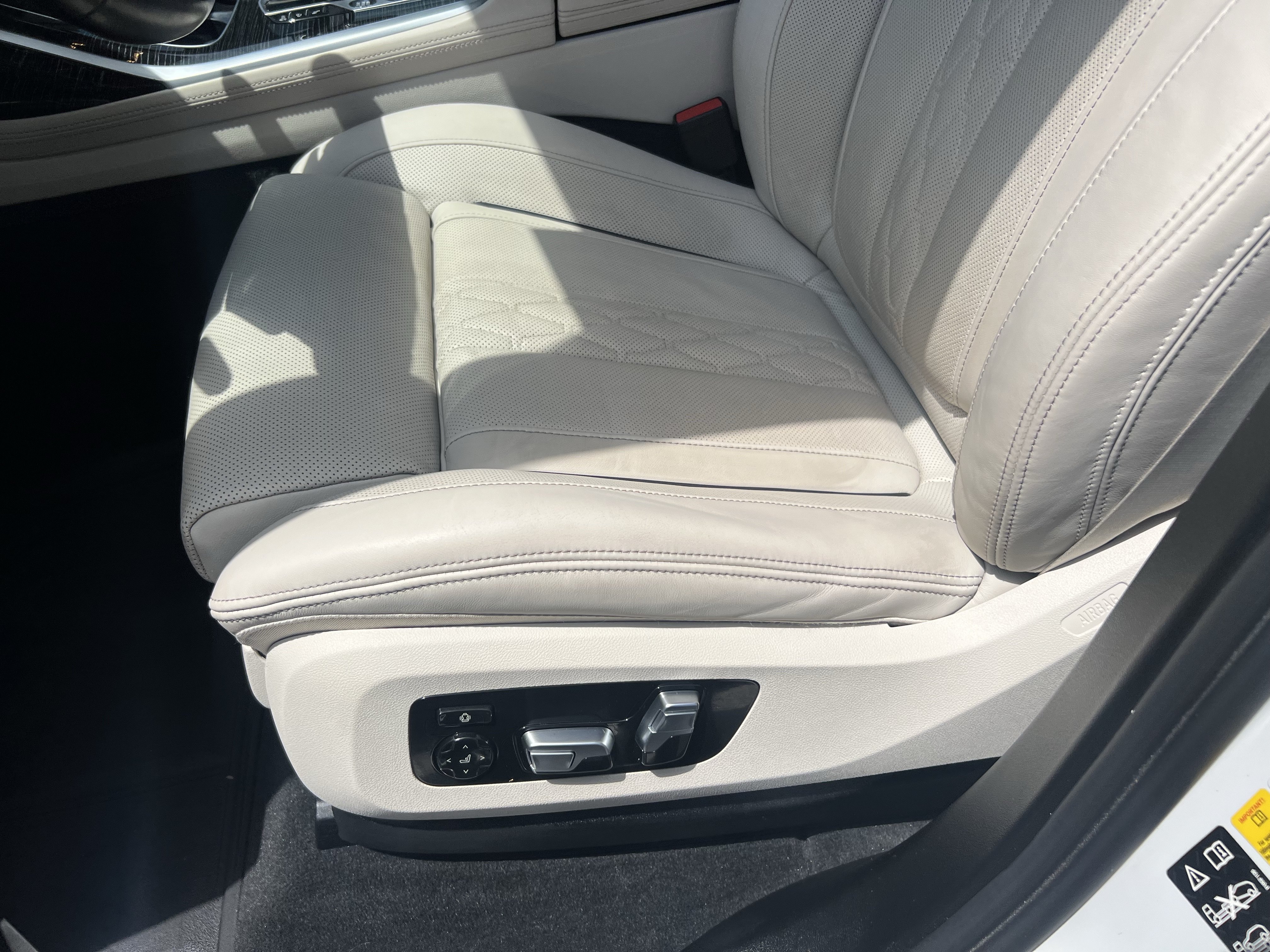 Used 2022 BMW X7 xDrive40i w/ M Sport Package AWD/4WD image 20