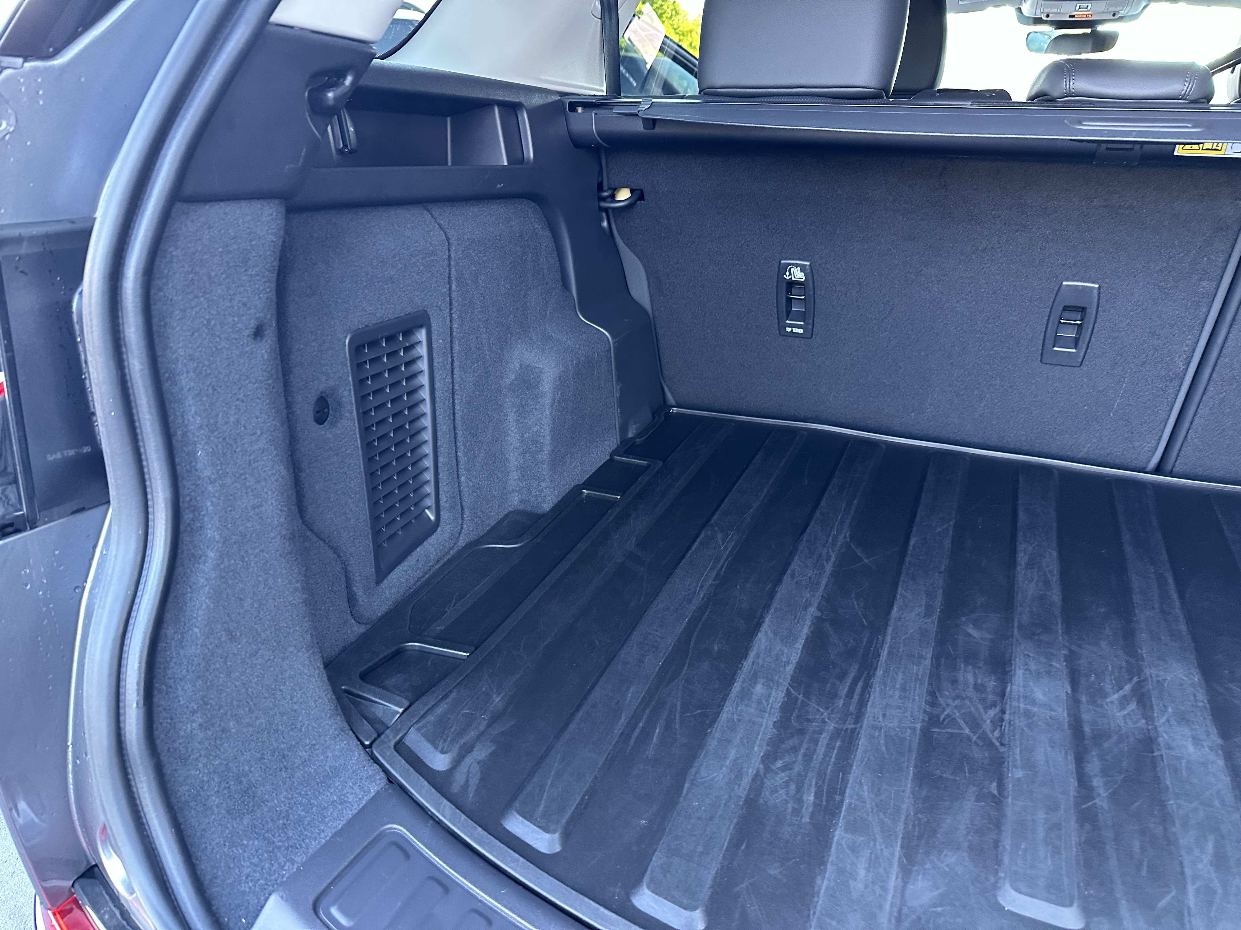 Certified 2025 Land Rover Discovery Sport S AWD/4WD image 38