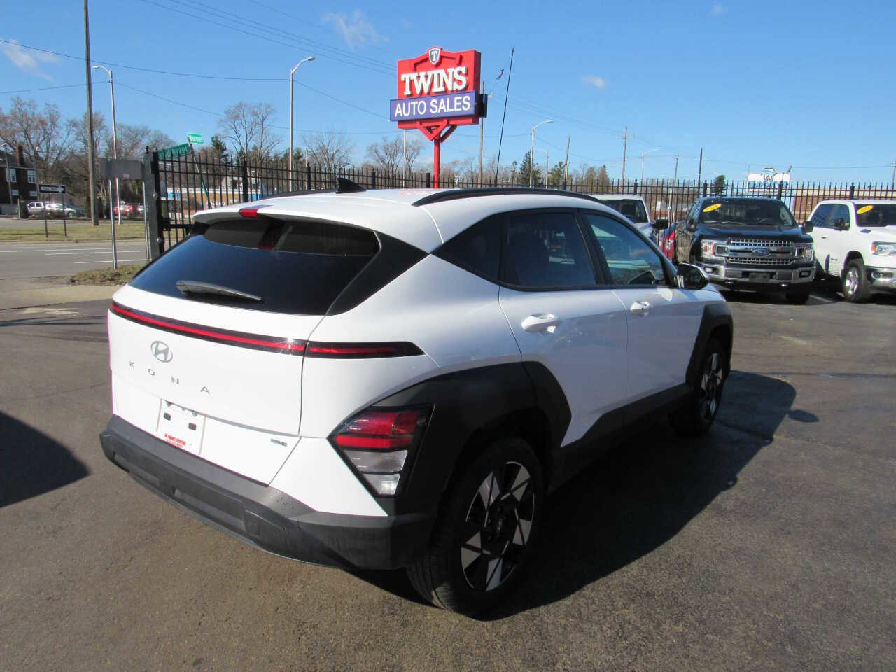 Used 2025 Hyundai Kona SEL image 5