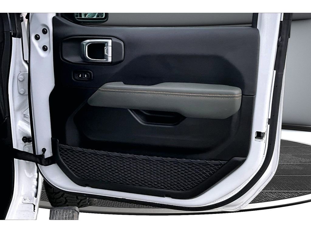 Used 2025 Jeep Gladiator Mojave w/ Safety Group image 20