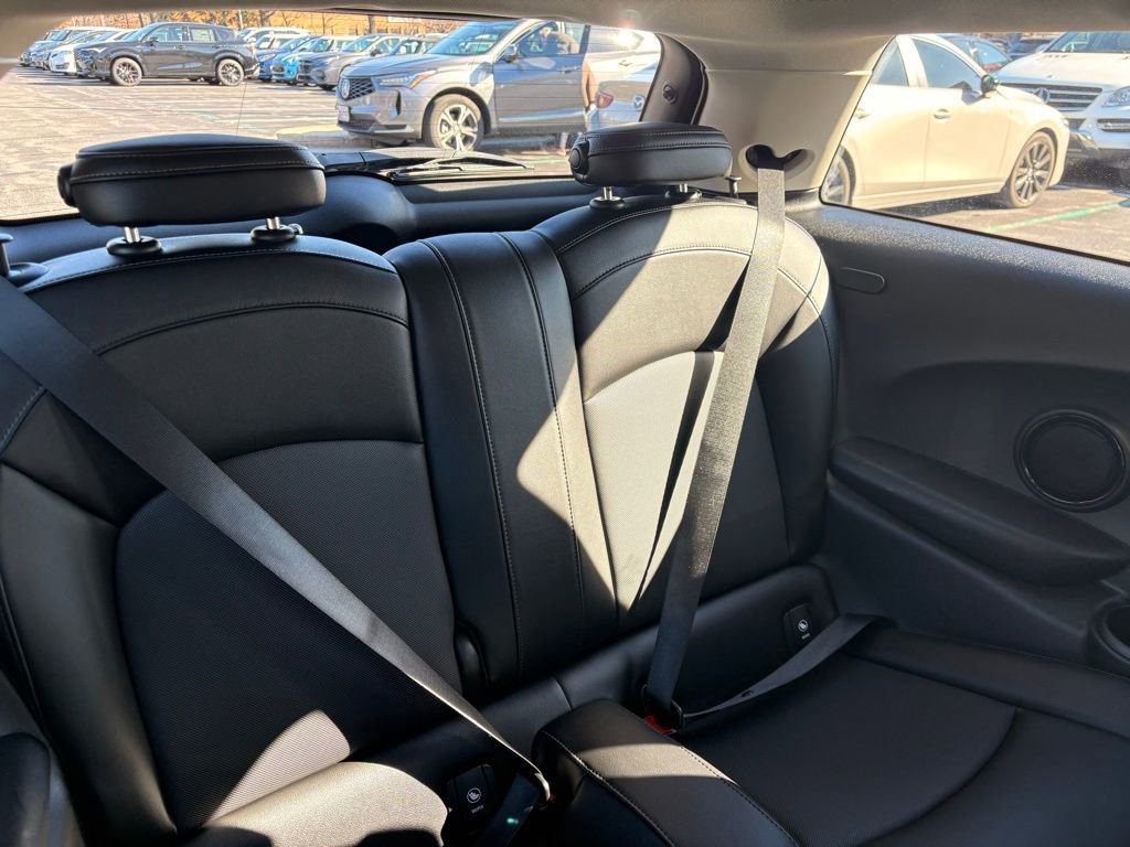 Used 2018 MINI Cooper 2-Door Hardtop image 19