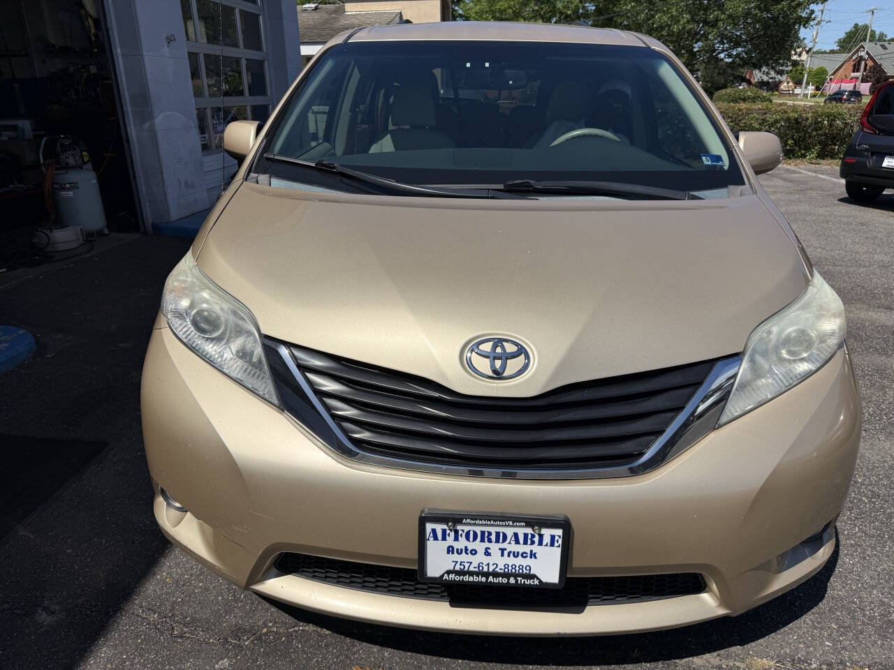 Used 2012 Toyota Sienna LE FWD image 9