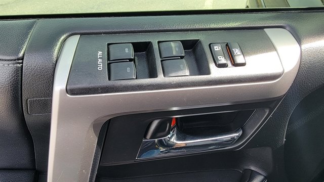 Used 2018 Toyota 4Runner SR5 image 27