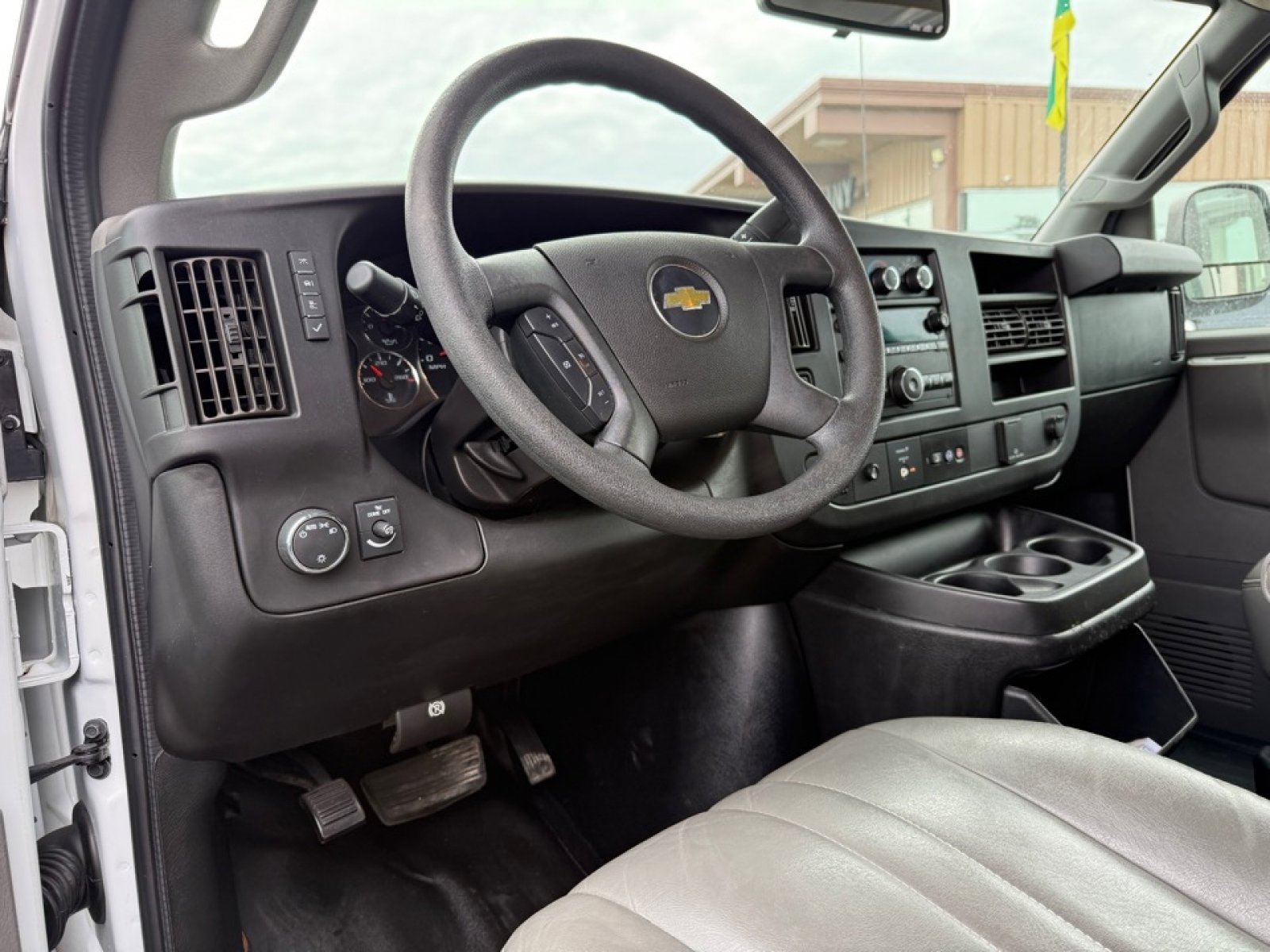 Used 2018 Chevrolet Express 2500 w/ Driver Convenience Package image 13