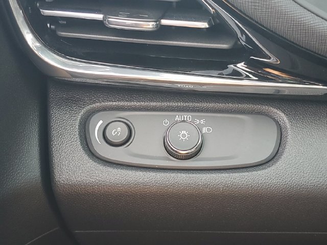 Certified 2024 Buick Envista Sport Touring w/ Convenience I Package FWD image 19