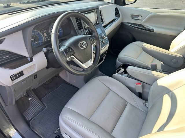 Used 2018 Toyota Sienna XLE w/ XLE Navigation Package FWD image 13