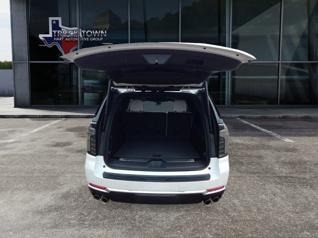 New 2025 Chevrolet Suburban Premier image 5