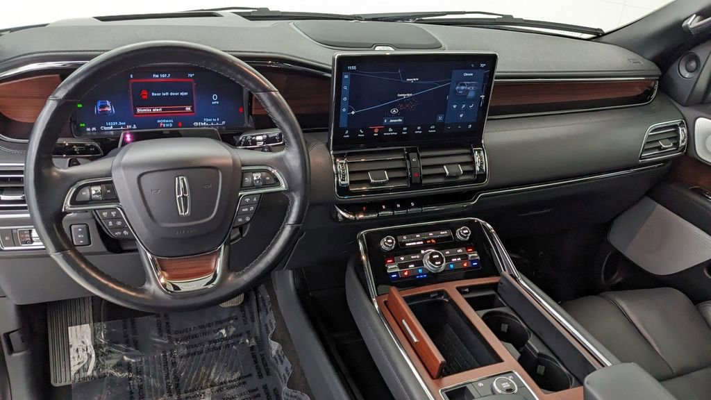 Used 2023 Lincoln Navigator L Reserve w/ Equipment Group 201A image 4