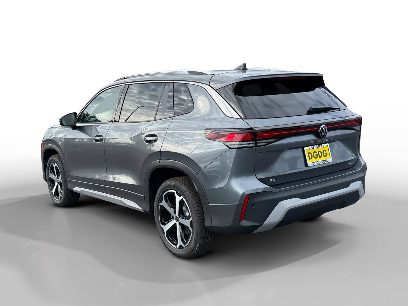 New 2026 Volkswagen Tiguan SE AWD/4WD image 3