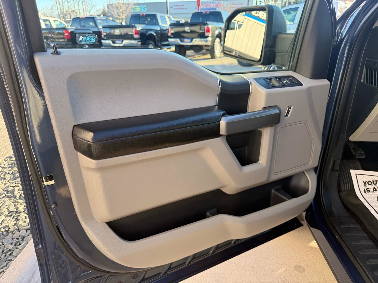 Used 2017 Ford F150 XLT image 12