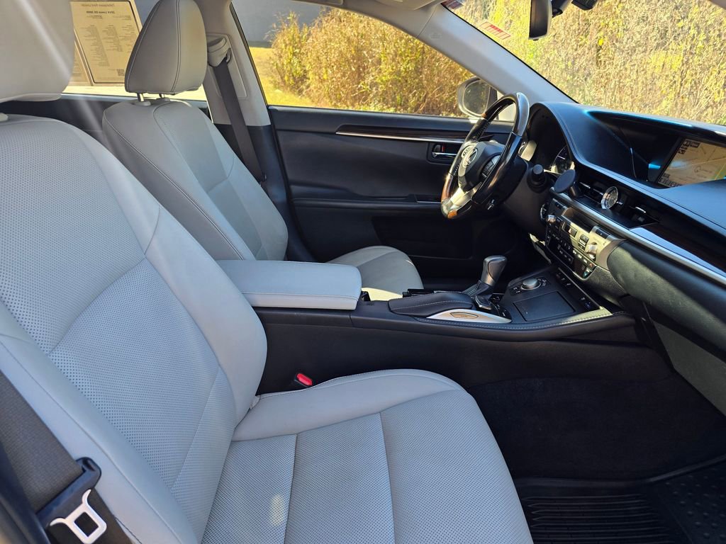 Used 2016 Lexus ES 300h image 61