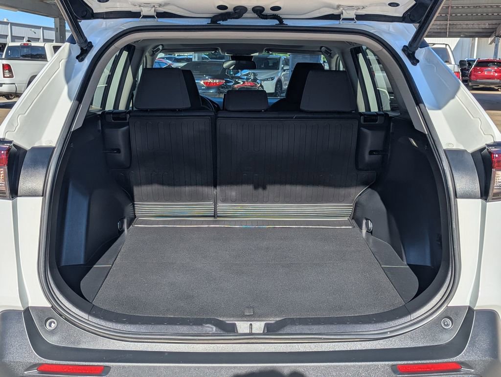 Used 2022 Toyota RAV4 XLE w/ Convenience Package FWD image 19