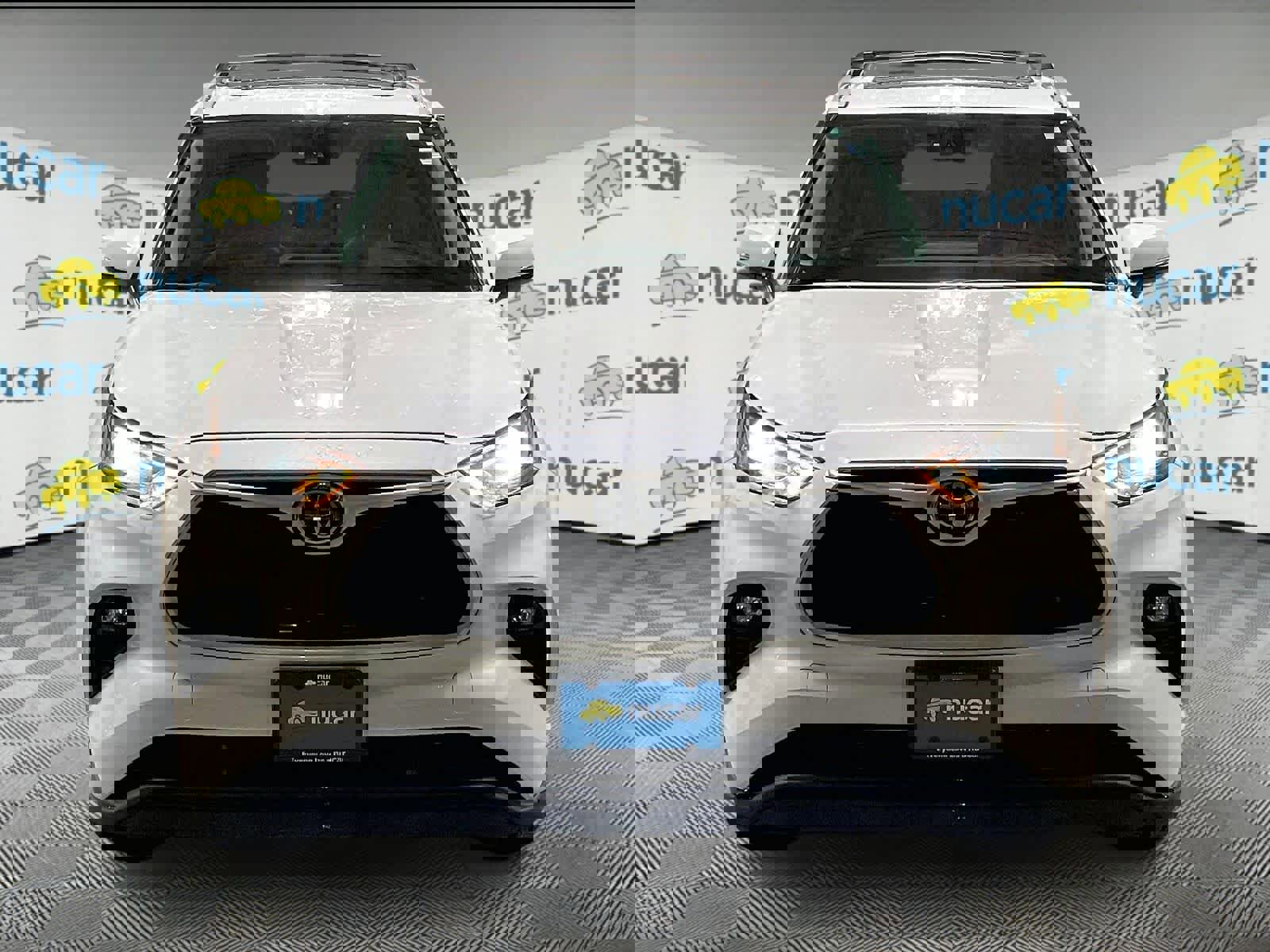 Used 2023 Toyota Highlander XLE image 2