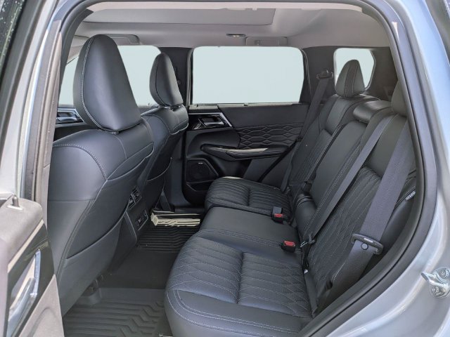 Used 2025 Mitsubishi Outlander SEL FWD image 12