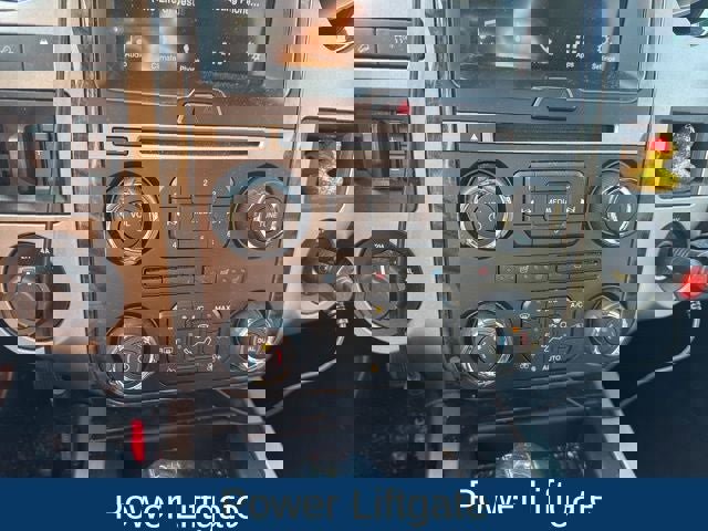 Used 2016 Ford Expedition Limited image 18