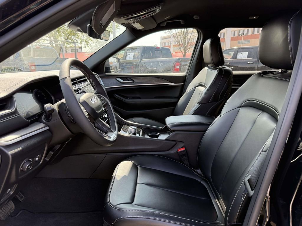 Certified 2025 Jeep Grand Cherokee L Limited w/ Black Appearance Package AWD/4WD image 13