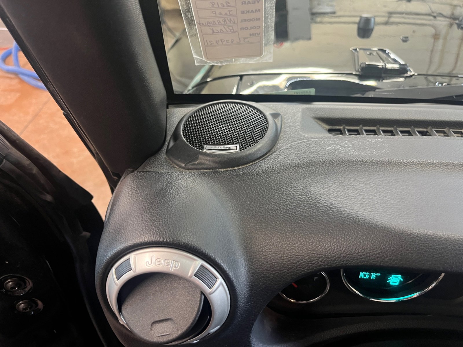 Used 2018 Jeep Wrangler Unlimited Sahara w/ Connectivity Group image 20