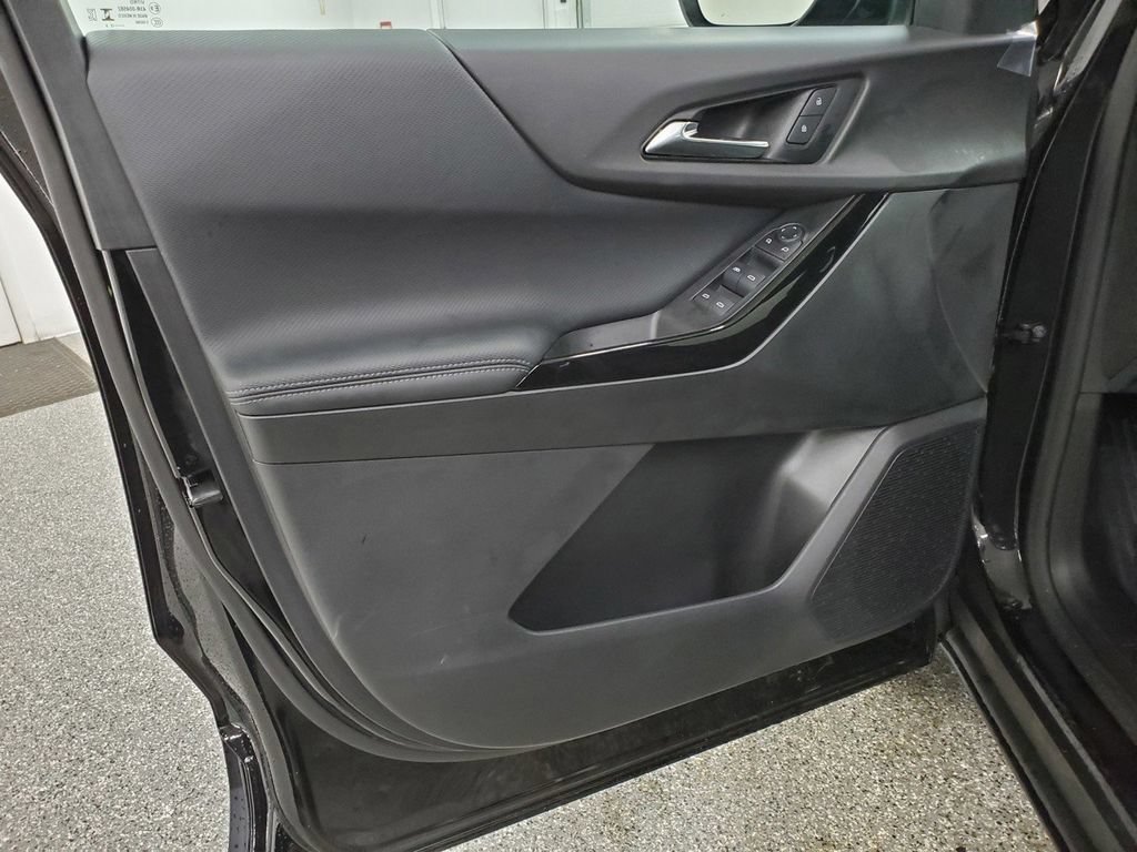 Used 2025 Chevrolet Equinox LT FWD image 13