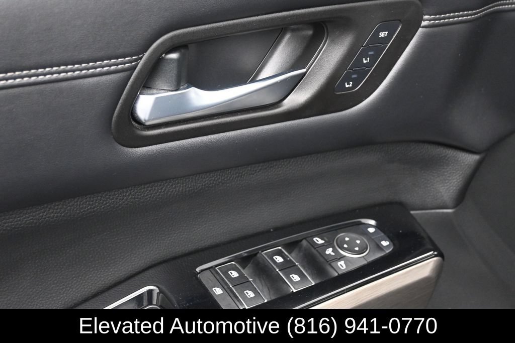 Used 2022 Nissan Pathfinder Platinum w/ Cargo Package AWD/4WD image 20