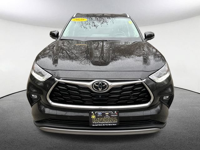 Certified 2025 Toyota Highlander Platinum AWD/4WD image 4