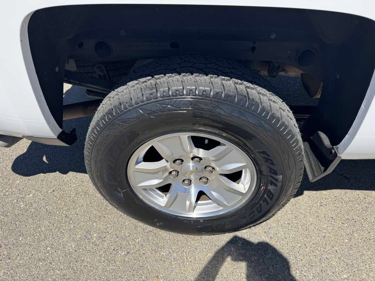 Used 2017 Chevrolet Silverado 1500 LT AWD/4WD image 37