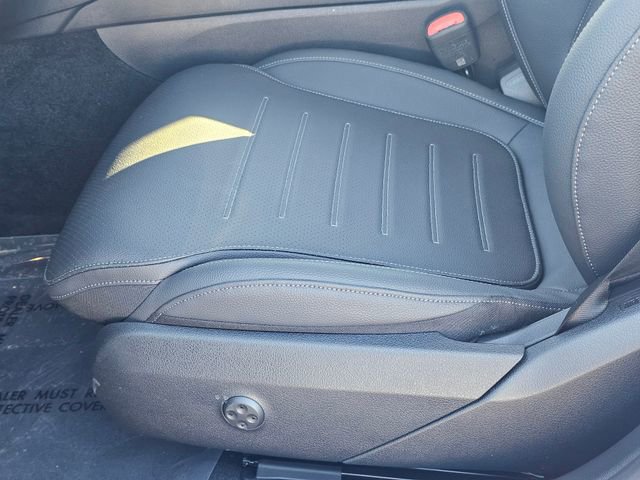 New 2025 Mercedes-Benz C 300 4MATIC Sedan image 18