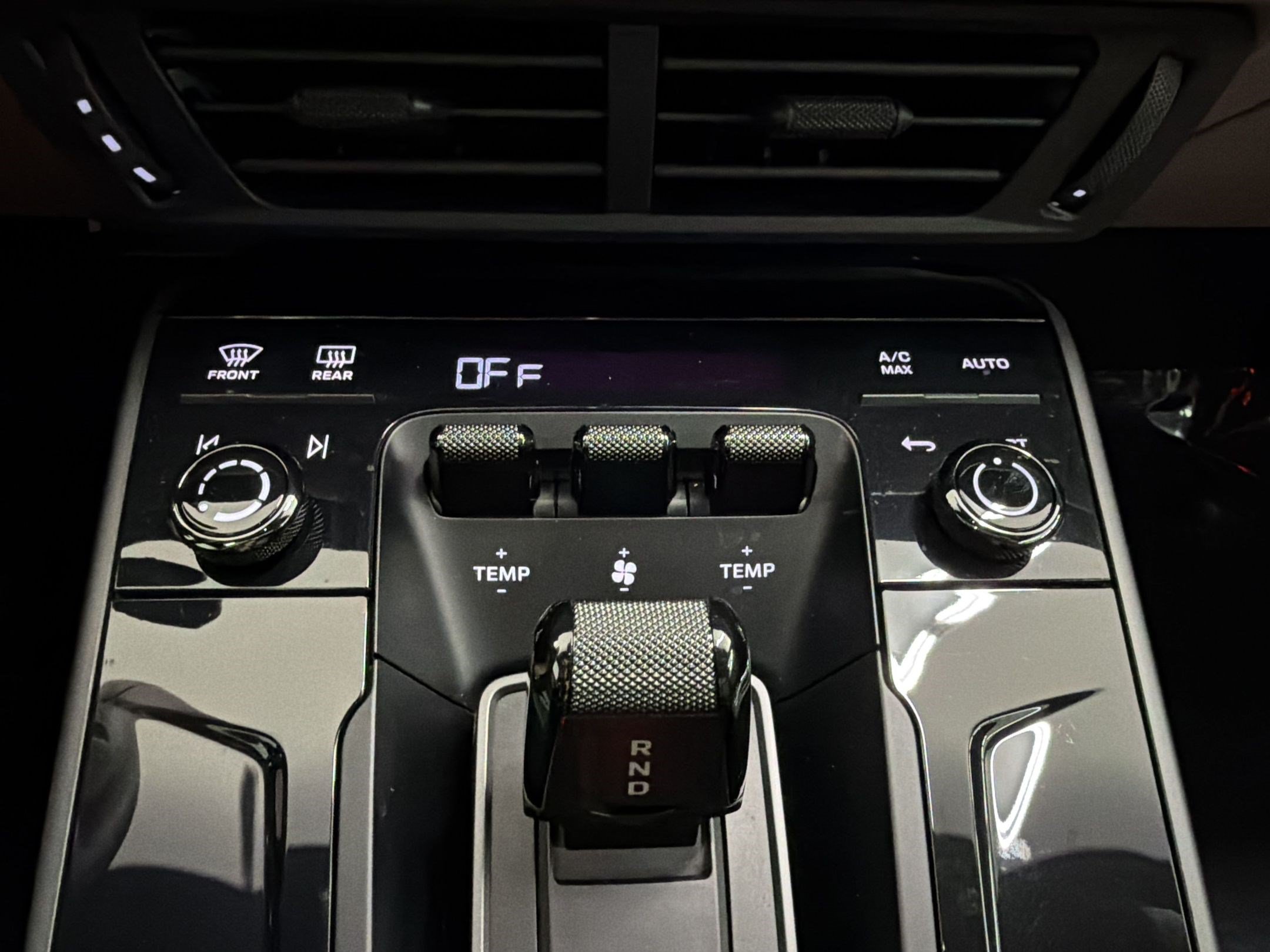 Certified 2025 Porsche 911 Carrera RWD image 36