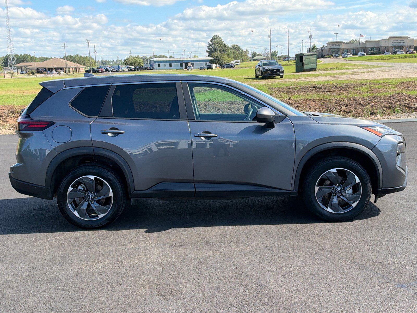 Used 2024 Nissan Rogue SV AWD/4WD image 4